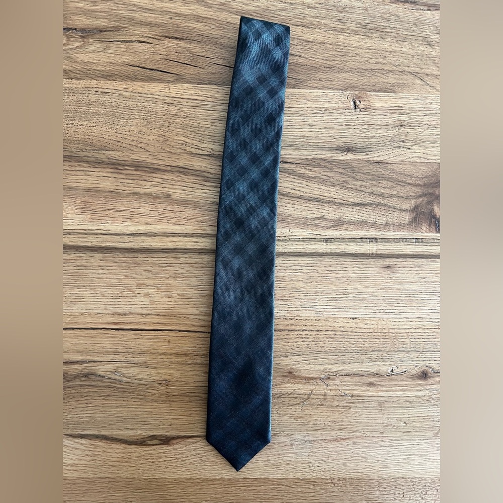 Elegant Black and Gray Checkered Tie